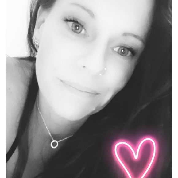 Meet your Posher, Nicole - Picture 1 of 1